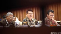 Ketua LPSK Abdul Haris Semendawai menghadiri rapat di Gedung DPR, Senayan, Jakarta, Senin (28/8/2017).