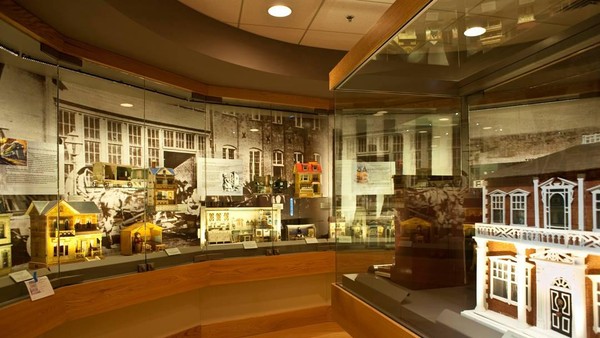 Beberapa miniatur kastil dapat kita lihat di Museum Miniatur. Pengerjaannya pun sangat detail! (The Mini Time Machine Museum of Miniatures/Facebook) Beberapa miniatur kastil dapat kita lihat di Museum Miniatur. Pengerjaannya pun sangat detail! (The Mini Time Machine Museum of Miniatures/Facebook)