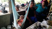 Di Pasar Entikong, Beras hingga Gas Malaysia Jadi Primadona