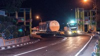 Proses pengangkutan rumah Turbin Gamesa G114 2,5 MW di Pelabuhan Nusantara Parepare. (PT Sidrap Bayu Energy).
