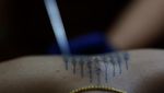 Tato yang Menyakitkan dan Membawa Keberuntungan di Thailand