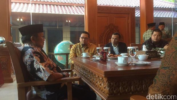 GMPG Temui Habibie Ketua Dewan Kehormatan Partai Golkar BJ Habibie 