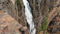Para traveler pecinta hiking juga bisa berkunjung ke Air Terjun Kalambo nan cantik! (tanzaniatourism.com)
