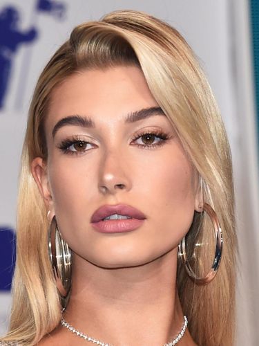  Foto: 10 Selebriti Tampil Cantik dengan Makeup Terbaik di MTV VMA 2017