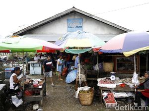 Keluhan Pedagang Pasar Entikong soal Barang Indonesia dan Malaysia