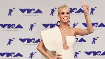 Foto: 10 Selebriti Berbusana Terbaik di MTV VMA 2017