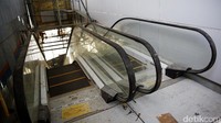 Sebelum ada KRL, warga Cikarang, Cibitung, dan Tambun menggunakan KA lokal, yakni KA Jatiluhur dan KA Walahar Ekspres, untuk menuju Jakarta.