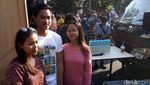 Foto: Gaya Santai Dua Putra Jokowi Promosi Bisnis Martabak dan Kaos