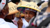 Usia dari Istana Negara, hingga sore hari, para petani ini akan melanjutkan unjuk rasa ke Kementerian Perdagangan dan Kementerian BUMN.