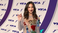 Olivia Munn juga tampil manis nan seksi dengan dress dari Nicolas Jebran. Phillip Faraone/Getty Images/detikFoto.