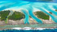 Suasana tenang pun sudah dijamin saat traveler datang ke Bora-bora. Seperti berada di pinggir surga! (Tahiti.com)