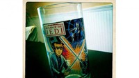 Tidak ada perusahaan cepat saji yang berpikir untuk bergabung dengan Hollywood sebelum 1977. Tapi, Burger King memutuskan untuk bermitra dengan film indie kecil Star Wars.