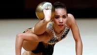 Pesenam Filipina, Orella Arielle Nichole Gabriel, saat tampil di senam ritmik allround SEA Games 2017 Kuala Lumpur.  (Lai Seng Sin/Reuters)