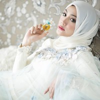 Selain sebagai aktris, Erra Fazira juga dikenal sebagai model.  Foto: Dok. Instagram @errafazira