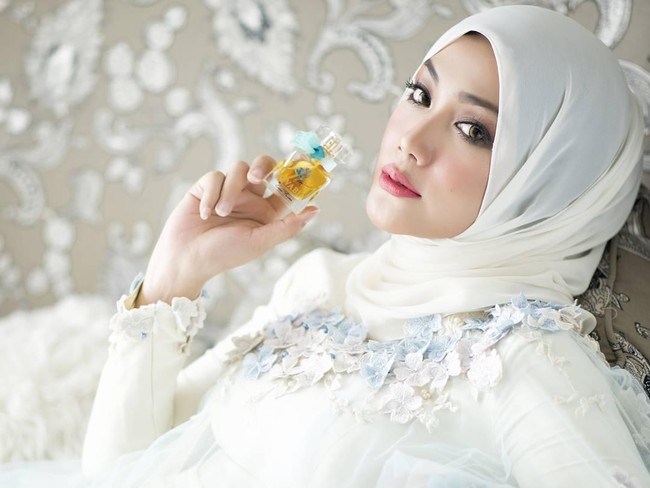 Selain sebagai aktris, Erra Fazira juga dikenal sebagai model.  Foto: Dok. Instagram @errafazira