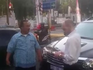 Senggolan Mobil dengan Diplomat Asing? Begini Cara Penyelesaiannya