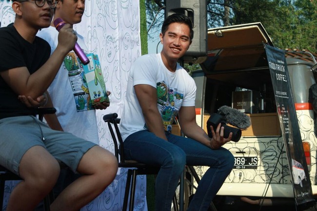 Kaus ketat wajib ada di lemari Kaesang. Kaus tersebut menjadi andalan Kaesang untuk flexing lengannya yang berotot. (Foto: Dok. Pribadi-Natalia Ayu)