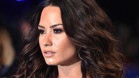Penyanyi berusia 25 tahun itu terlihat glamor nan seksi dengan busana transparan serta makeup yang dikenakannya itu di acara yang digelar di California, AS pada Minggu (27/8) waktu setempat. Frazer Harrison/Getty Images/detikFoto.