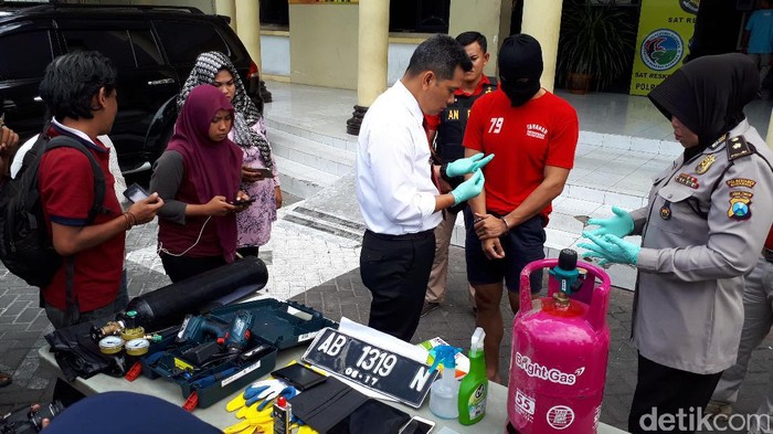 Widodo Belajar Membuat Bom untuk Ledakkan ATM dari Internet