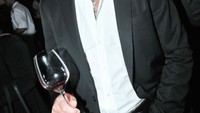 Antonio Banderas terkenal lewat perannya di The Mask of Zorro. Tapi sejak 2009, Bandera terlibat dalam pengembangan winery Anta Banderas di Spanyol. Produknya seperti 12 Linajes Wine. Foto: Istimewa