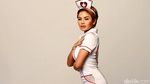 Nikita Mirzani Tampil Berkostum Suster, Seksi?