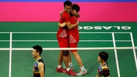Tontowi/Liliyana menjadi juara setelah mengalahkan Zheng Siwei/Chen Qingchen dengan skor 15-21, 21-16, 21-15. Reuters/Russell Cheyne.