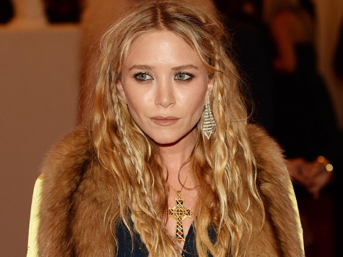 Mary-Kate Olsen NEW YORK, NY - MAY 06: Mary-Kate Olsen attends the Costume Institute Gala for the PUNK: Chaos to Couture exhibition at the Metropolitan Museum of Art on May 6, 2013 in New York City. (Photo by Dimitrios Kambouris/Getty Images)
