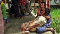 Kepolisian Bangladesh mencegat 70 warga Rohingya pada Sabtu (26/8) malam waktu setempat setelah mereka melintasi zona perbatasan. Foto: AFP
