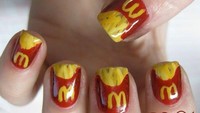 French Fries McDonalds yang hangat bisa setiap kali And alihat di kuku-kuku ini. Warna merah dan logo kuning McDonalds membuat kuku jadi cerah.Foto: Istimewa