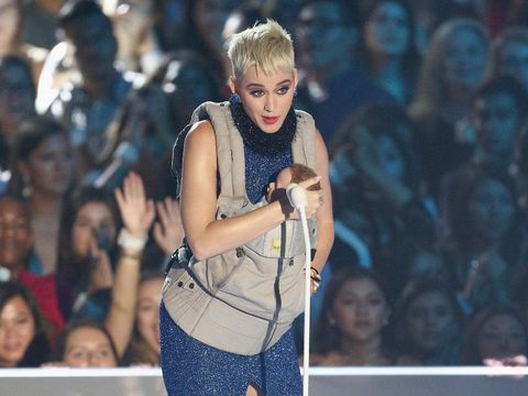 Nikita Mirzani Jual Obat Pengeras Alat Vital, Pemenang MTV VMA 2017