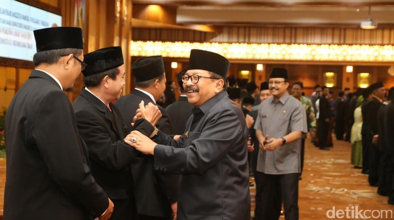 Gubernur Soekarwo Lantik 114 Panwaslu Kabupaten dan Kota 