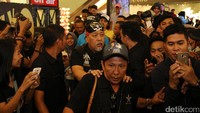 Selanjutnya mereka akan menyambangi Surabaya, Semarang, Solo dan Yogyakarta pada hari ini.