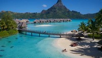 Pulau Bora-bora merupakan sebuah pulau yang letaknya di Polinesia Perancis. Tepatnya berada di Samudera Pasifik (Tahiti.com)