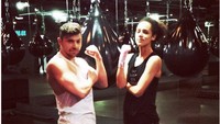 Salah satu bentuk latihan yang rutin ia lakukan untuk menjaga kebugarannya adalah tinju. Dengan bangga ia bahkan pernah memamerkan kegiatan favoritnya dalam kaos bertuliskan Sleep, Eat, Box, Repeat. (Foto: Instagram/nathalieemmanuel)