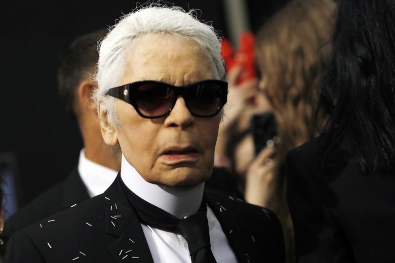 MILAN, ITALY - FEBRUARY 23: Designer Karl Lagerfeld is seen backstage ahead of the Fendi show during Milan Fashion Week  Fall/Winter 2017/18 on February 23, 2017 in Milan, Italy.  (Photo by Tristan Fewings/Getty Images)