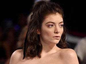 Oh My Lorde! Tatanan Rambut Kusut Saja, Lorde Tetap Cantik di MTV VMA