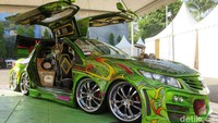 Honda Brio 2014 Mukidi menjuarai BlackAuto Battle di Grand City Surabaya tadi malam.