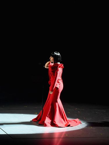 Viral, Aksi Penyanyi Muda Buka Baju dan Hapus Makeup di MTV VMA 2017