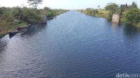 Inilah Sungai Ciujung di Kabupaten Serang, Banten. Sekilas, Sungai Ciujung tampak bersih. Tapi kalau didekati, warna sungai ini menghitam dan berbau busuk akibat limbah industri (Bahtiar/detikcom)