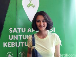 Jadi Ibu Baru, Atiqah Hasiholan Bersyukur Dapat Banyak Kemudahan