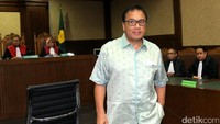 Minggu kemarin dimulai dengan Bos CV Sumber Laut Perkasa Basuki Hariman divonis 7 tahun pada Senin (28/8). Basuki terbukti memberikan suap kepada Patrialis Akbar saat Patrialis menjadi hakim konstitusi (Agung Pambudhy/detikcom)