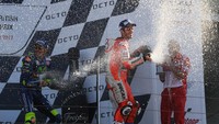 Hasil dalam balapan ini membuat persaingan memperebutkan titel MotoGP 2017 jadi tambah sengit. Dovizioso untuk sementara memuncaki klasemen. (Foto: Shaun Botterill/Getty Images)