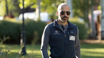 Dara Khosrowshahi menjabat CEO Uber sejak tahun 2017, menggantikan sang pendiri, Travis Kalanick. Pria imigran Iran ini sudah malang melintang di jagat teknologi. Sebelum di Uber, dia adalah CEO Expedia. Dara termasuk salah satu CEO dengan bayaran tertinggi. Foto: Getty Images