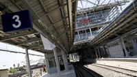 Nantinya di stasiun Cikarang juga akan dilengkapi 2 coffe shop. Mewah bukan?