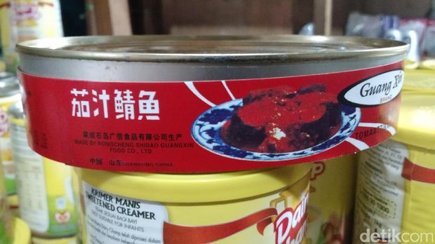 Barang-barang dari Malaysia di Pasar Entikong Danu Damarjati/detikcom)