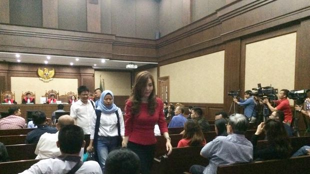 Inayah bersedia bersaksi untuk suaminya, Andi Narogong.