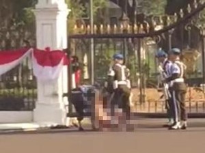 Brokington, Pria yang Nekat Bugil ke Istana Jualan Alat Terapi