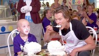 Bagian dari Glutton Bowl ini adakan kompetisi makan mayonnaise, ini bisa dibilang adalah lomba makanan tak tersehat. Pemenangnya adalah oleg Zhornitskiy, yang berhasil makan 4 mangkuk mayo setara dengan 3,6 Kg. Foto: Istimewa