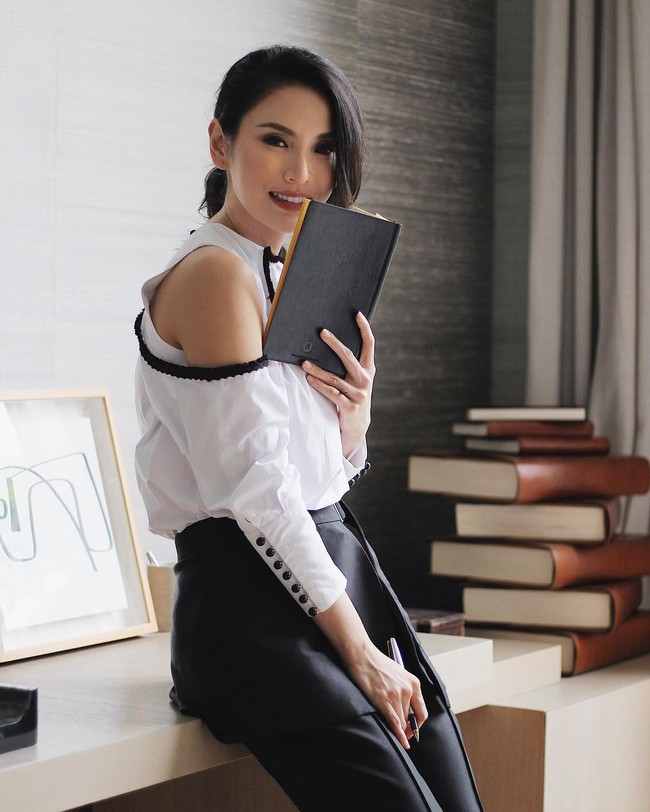 Bisnis lain Fifi adalah di bidang investasi. Ia juga disibukkan dengan kegiatannya di perusahaan investasi yang diberi nama Magenta Advisors, beroperasi di Singapura. Foto: Instagram