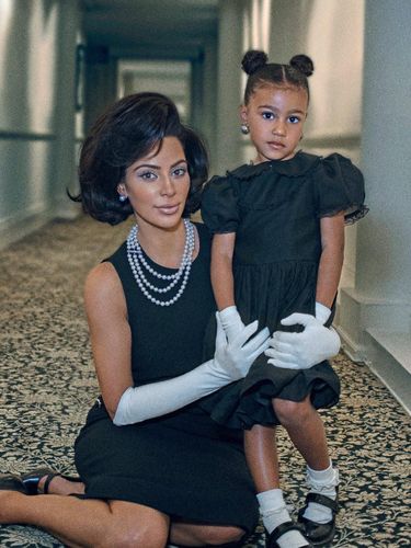 Foto: Saat Kim Kardashian Menjelma Jadi Jackie Kennedy, Mirip?